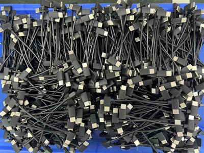 30000 KOSOV USB-C v USB-C z 90-stopinjskim upogibom